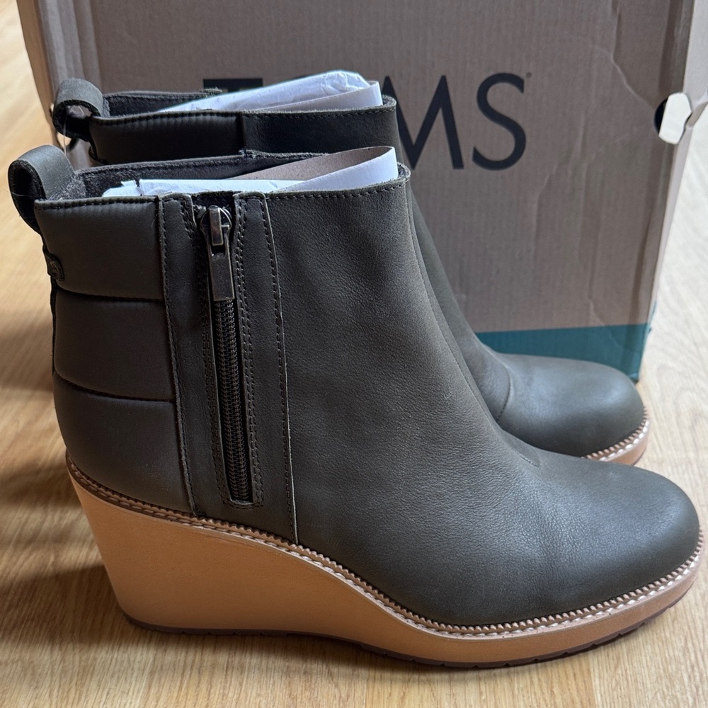 TOMS Size 10 Women's Tarmac Olive water resistant Wedge Ankle Boots